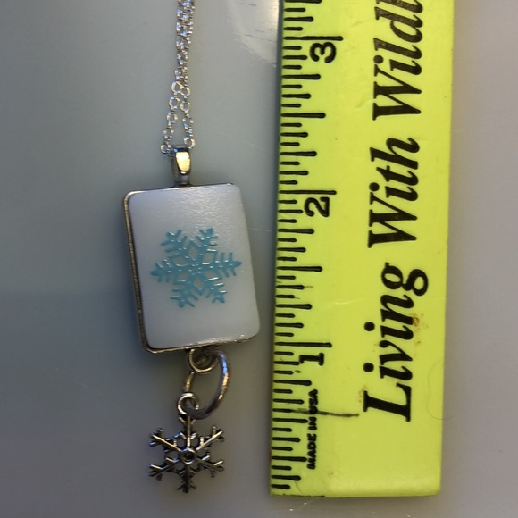 Vintage Pyrex Snowflake handmade pendant necklace upcycled glass - Picture 4 of 6